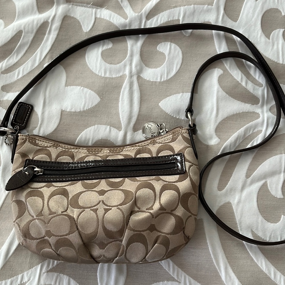Coach Crossbody purse. Excellent condition. Leather straps, cloth body.